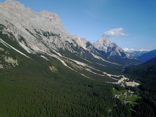 Dolomiten aus der Luft