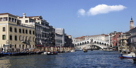 Fototapeta na wymiar Canale Grande mit Rialtobrücke