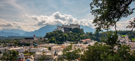 Festung Hohensalzburg, Salzburg, Ausblick vom Kapuzinerberg, Breitbild