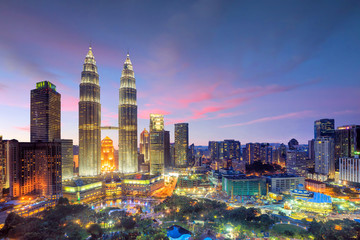 Obraz premium Kuala Lumper skyline at twilight