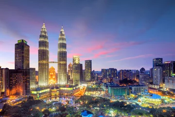 Crédence de cuisine en verre imprimé Kuala Lumpur Kuala Lumper skyline at twilight