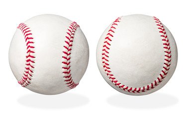 deux utilisé baseball isolé sur fond blanc, avec un tracé de détourage