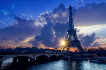 Photo sur Plexiglas Paris La tour Eiffel au lever du soleil à Paris