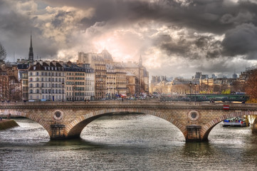 Amazing sunlight above of the Pont Louis-Philippe