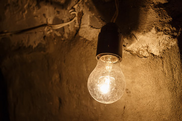 Shines old lamp