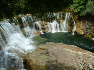 Obraz premium Cascade sur la Vis - France - Tourisme en Occitanie - Région le VIgan
