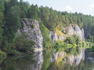 Fototapeta na wymiar Rocks reflected in the water