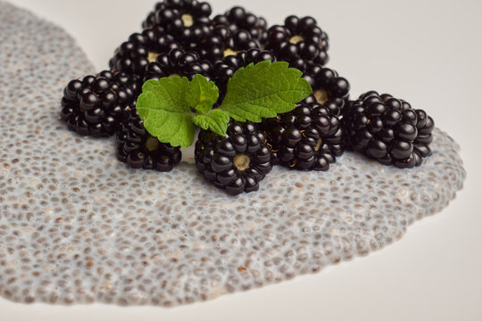 Blackberries with chia pudding