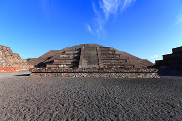 Fototapeta na wymiar Pyramid of the Moon, Teotihuacan, Mexico 