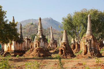 Obraz premium Shwe Inn Dain Pagoda complex