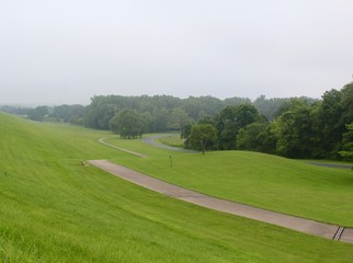 Obraz premium The fog in the valley at the park and in the earl morning.