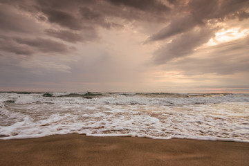 Fototapeta na wymiar Majestic ocean sunset with a breaking wave