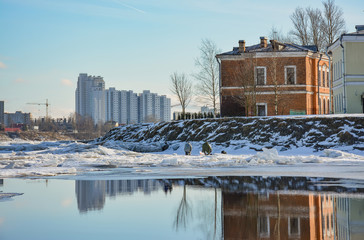 Fototapeta na wymiar The ice on the river Neva.