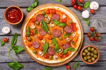 Italian pizza and ingridiend