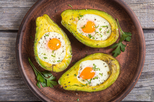 Baked Avocado With Eggs