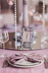  Праздничная сервировка свадебного стола в ресторане