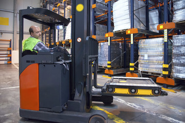 Shuttle pallet at forklift