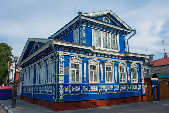 the houses on the streets in gorodets