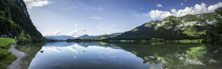 Fototapeta na wymiar Hallstatt lake