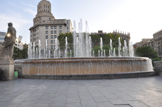 Fontaine de la place de la catalogne &agrave; barcelone