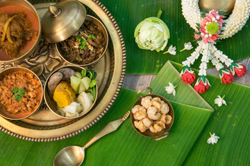 Fototapeta na wymiar Northern Thai food with banana leaf background
