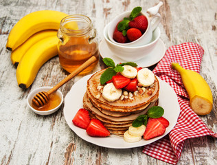 Pancakes with strawberries and bananas