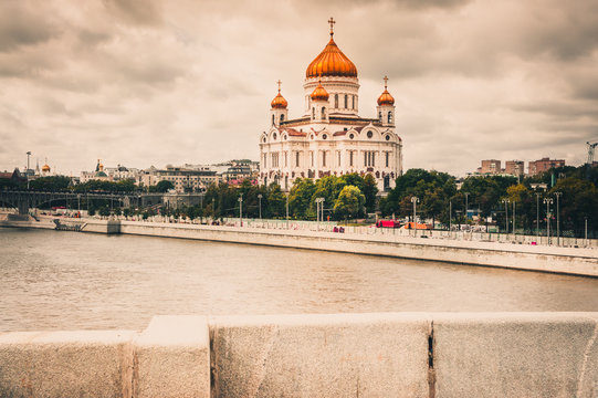 Russian orthodox church dominating the Moscow cityscape