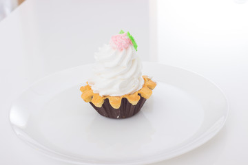 cake basket with cream on a plate