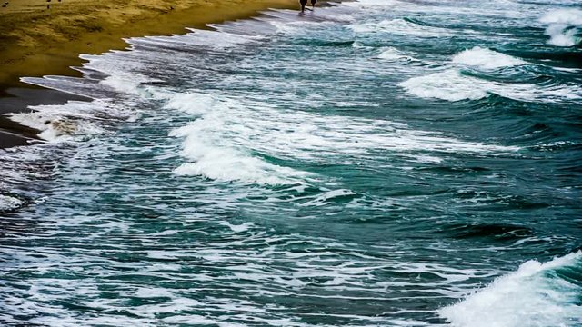 Slow motion of the sea wave
