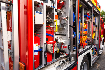 Feuerwehr Wagen rot Abrollbehälter rüst