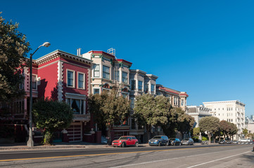 Obraz premium Victorian architecture in San Francisco California USA. Architecture of the residential buildings with a colorful facades