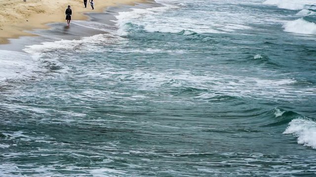 Slow motion of the sea wave
