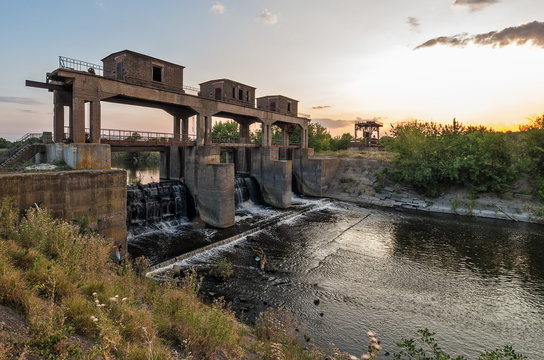 Scenic dusk at Gebel's dam