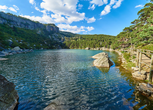 Laguna Negra del Parque Natural de los Picos y Circos Glaciares de Urbi&oacute;n, en la Provincia de Soria, Espa&ntilde;a