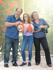 glückliche Familie hat Spaß im Garten