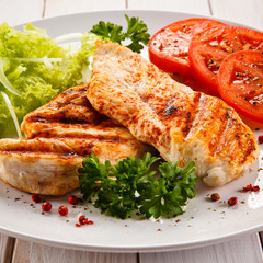 Grilled chicken fillet and vegetables