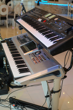 Electronic Keyboards (Synthesizer)