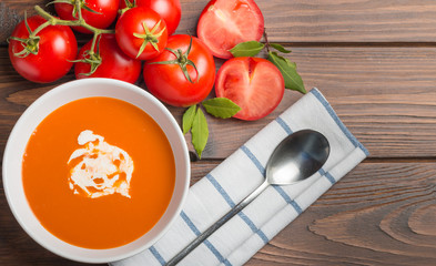 tomato soup with fresh tomatoes and cream
