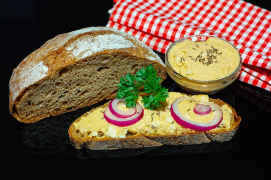 Obazder mit Brot