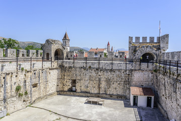 Obraz premium The walls of the old stone fortress.