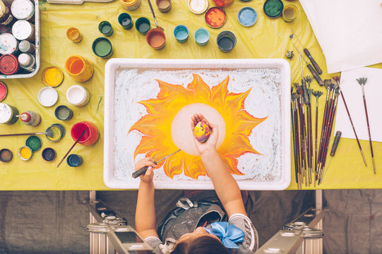 Staining objects with ebru technique