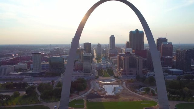 Aerial video of the St Louis Arch 4k