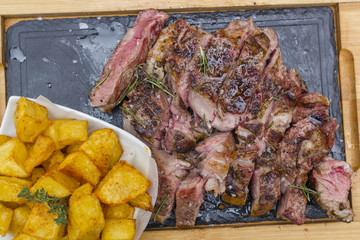 Grilled steak with fried potatoes