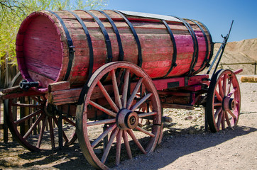 Old wooden cart with water tank - 169342030
