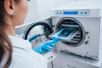 Sterilizing medical instruments in autoclave
