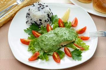 Salmon with spinach sauce