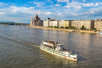 Naklejka premium Parliament building in Budapest
