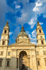 Obraz premium Budapest and St. Stephen Basilica