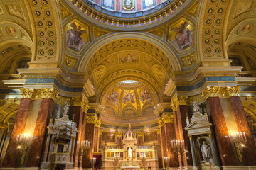 Fototapeta na wymiar St. Stephen's Basilica in Budapest,