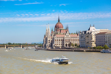 Naklejka premium Parliament building in Budapest